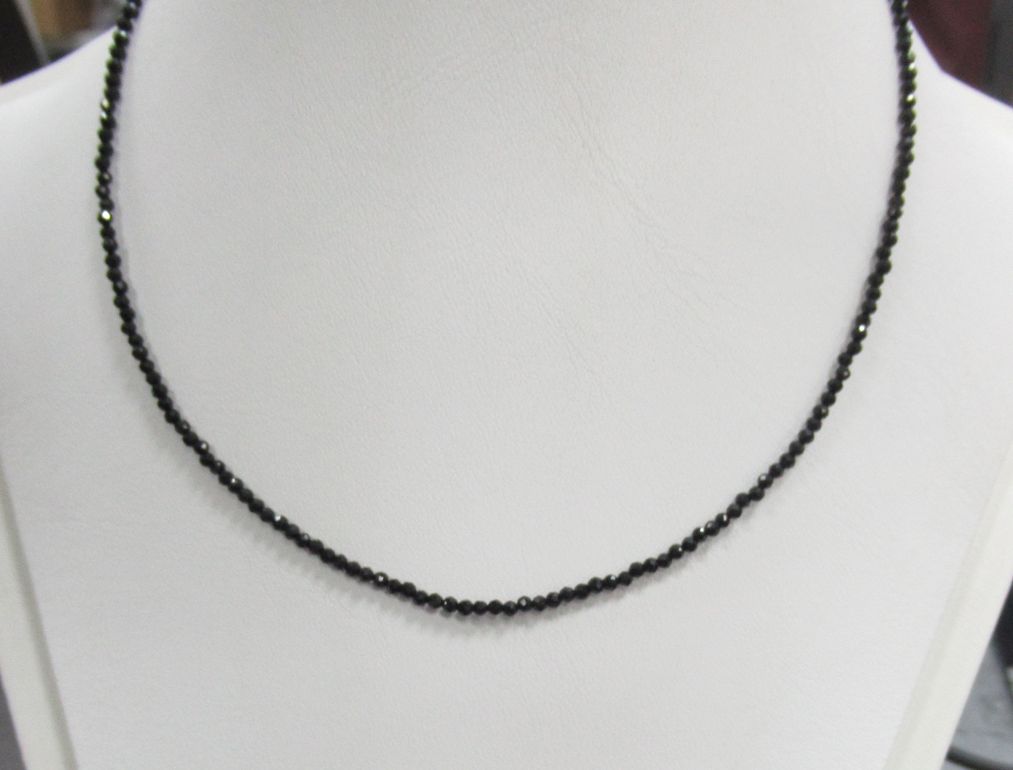 Бусы из черного турмалина